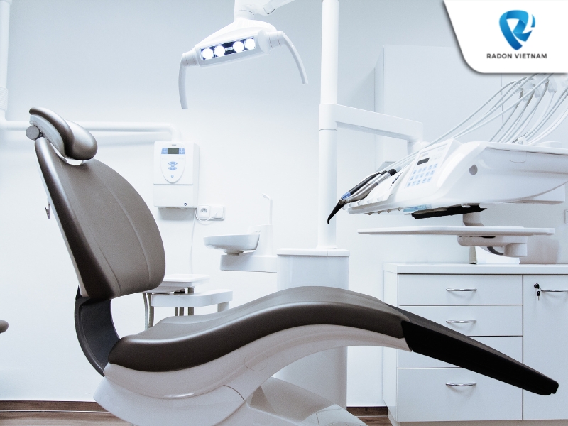 Còn thiếu trang thiết bị phục vụ cho việc thăm khám nha khoa. (Nguồn ảnh: Sưu tầm)