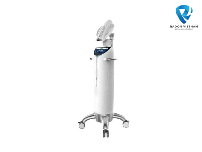 máy tẩy trắng răng sẽ sử dụng công nghệ đèn LED nhằm phát ra ánh sáng lấy đi sắc tố màu trên răng (Nguồn ảnh: Radon Việt Nam)
