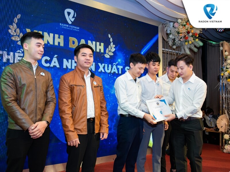 Vinh danh tập thể vững mạnh - Phòng Dịch vụ & Chăm sóc khách hàng