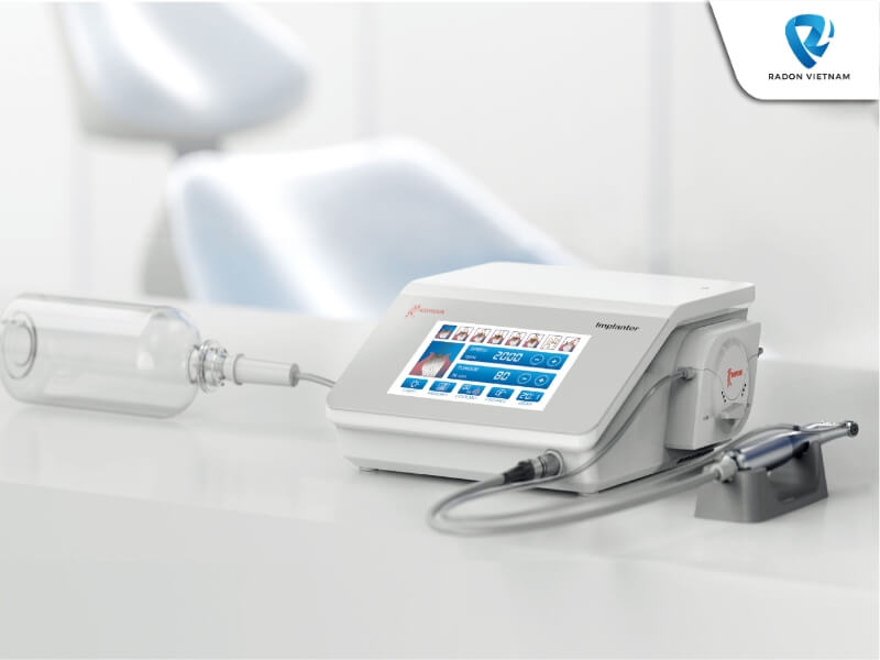 Máy cắm implant nha khoa Woodpecker có động cơ nhập khẩu từ Thụy Sĩ và mang lại hoạt động siêu nhẹ, linh hoạt (Nguồn ảnh: Radon Việt Nam)
