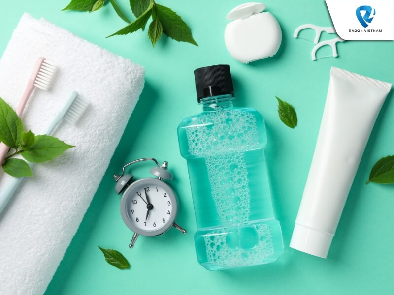 Bạn cần đánh răng thường xuyên, súc miệng và sử dụng chỉ nha khoa để ngăn ngừa viêm lợi (Nguồn ảnh: Sưu tầm)