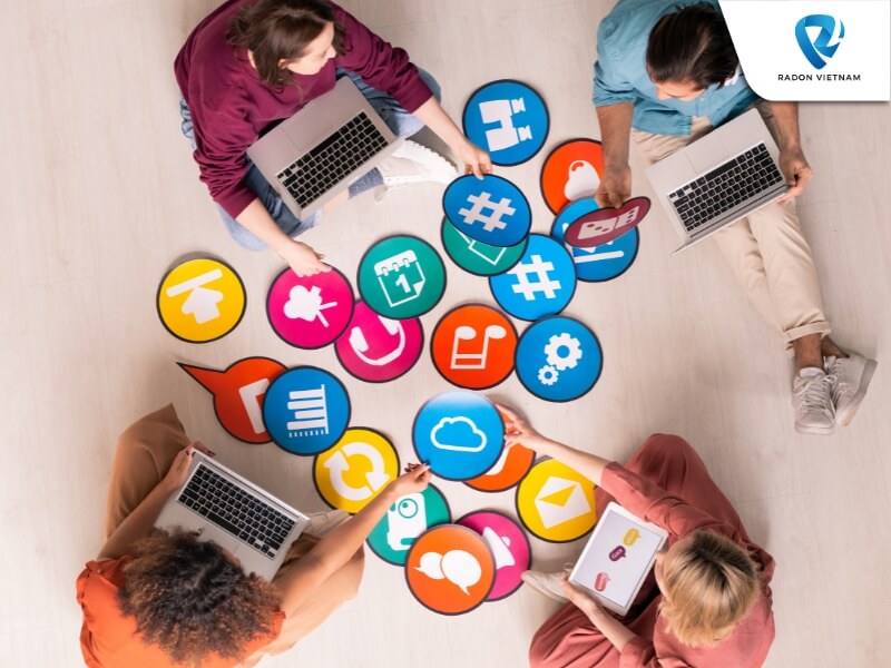 Ngoài các trường đại học danh tiếng, bạn còn có thể học digital marketing ở các trung tâm đào tạo và nền tảng học trực tuyến (Nguồn ảnh: Sưu tầm)