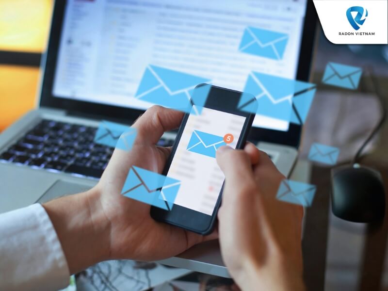 Email marketing là một phương tiện hiệu quả để giới thiệu dịch vụ và thông báo khuyến mãi tới khách hàng (Nguồn ảnh: Sưu tầm)