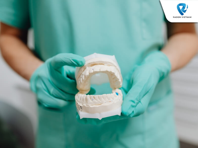 Bạn nên đi khám răng tại phòng khám uy tín, chuyên môn cao (Nguồn ảnh: Sưu tầm)