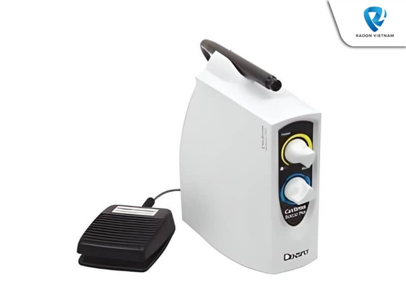 Thiết bị ứng công nghệ điện từ kết hợp cùng mũi lấy cao chuyển động hình ellipse (Nguồn ảnh: Radon Việt Nam)