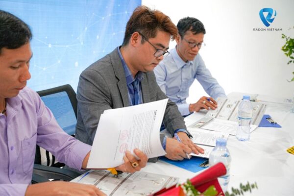 Lễ ký kết chuyển giao công nghệ nha khoa kỹ thuật số giữa Radon Việt Nam và nha khoa Bác sĩ Mạnh.